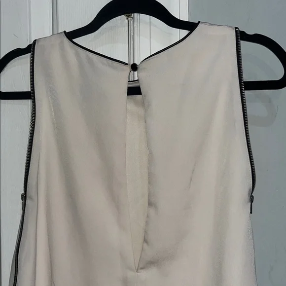 ASTR the Label Ivory Sleeveless shift mini dress Side Zipper Size Small NWT - Picture 4 of 9